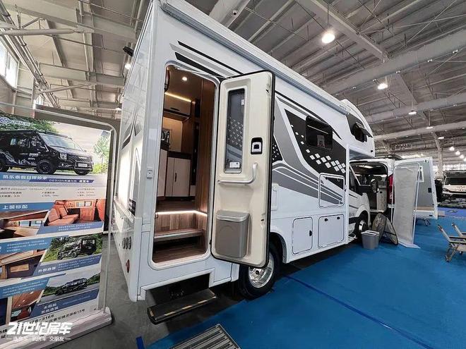 厨房独立睡卧空间凯乐泰房车亮相北京展冰球突破912北京房车展|后上门大(图2) 厨房独立睡卧空间凯乐泰房车亮相北京展冰球突破912北京房车展|后上门大(图2)