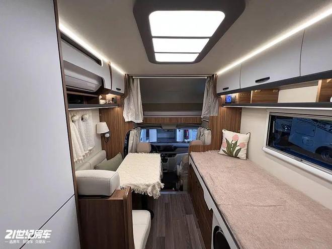 厨房独立睡卧空间凯乐泰房车亮相北京展冰球突破912北京房车展|后上门大(图6) 厨房独立睡卧空间凯乐泰房车亮相北京展冰球突破912北京房车展|后上门大(图6)